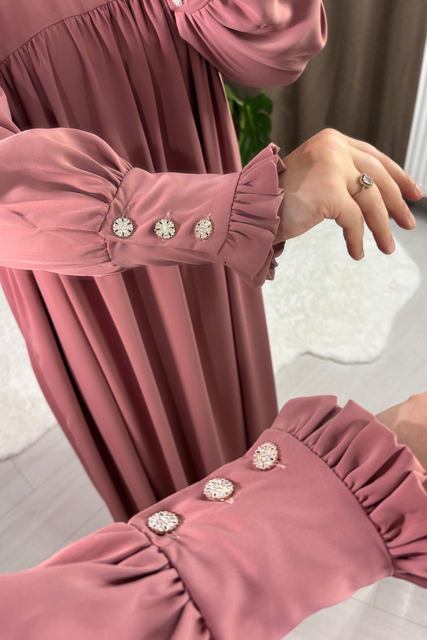 Mira Manşetli Gül Kurusu Tesettür Hijab Elbise