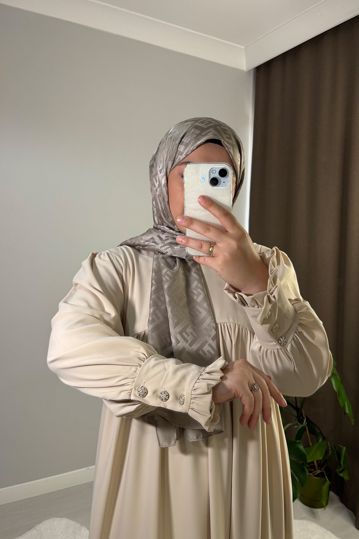 Mira Manşetli Krem Renk Tesettür Hijab Elbise