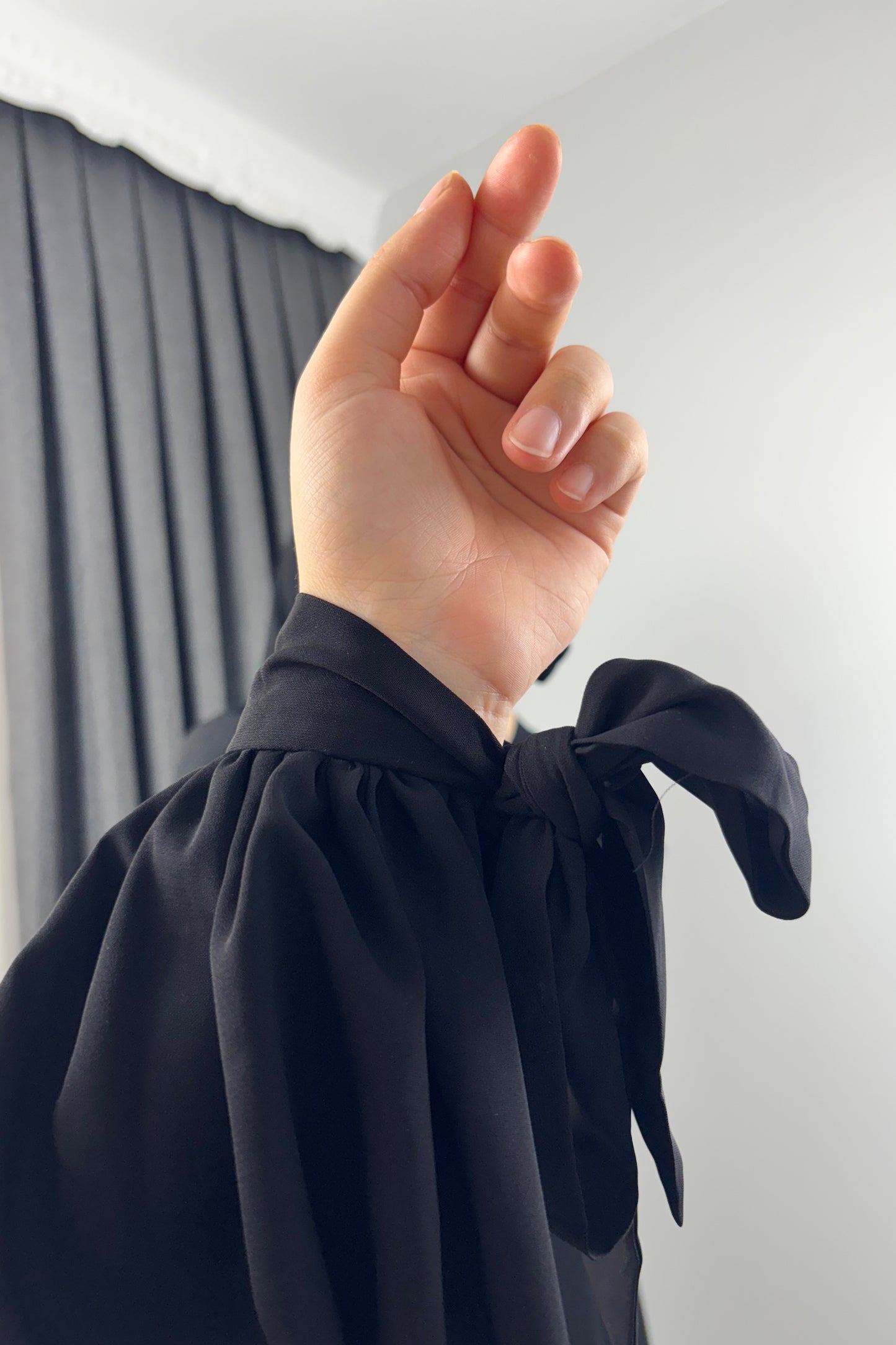 Alya Kol Bağlamalı Siyah Tesettür Hijab Elbise