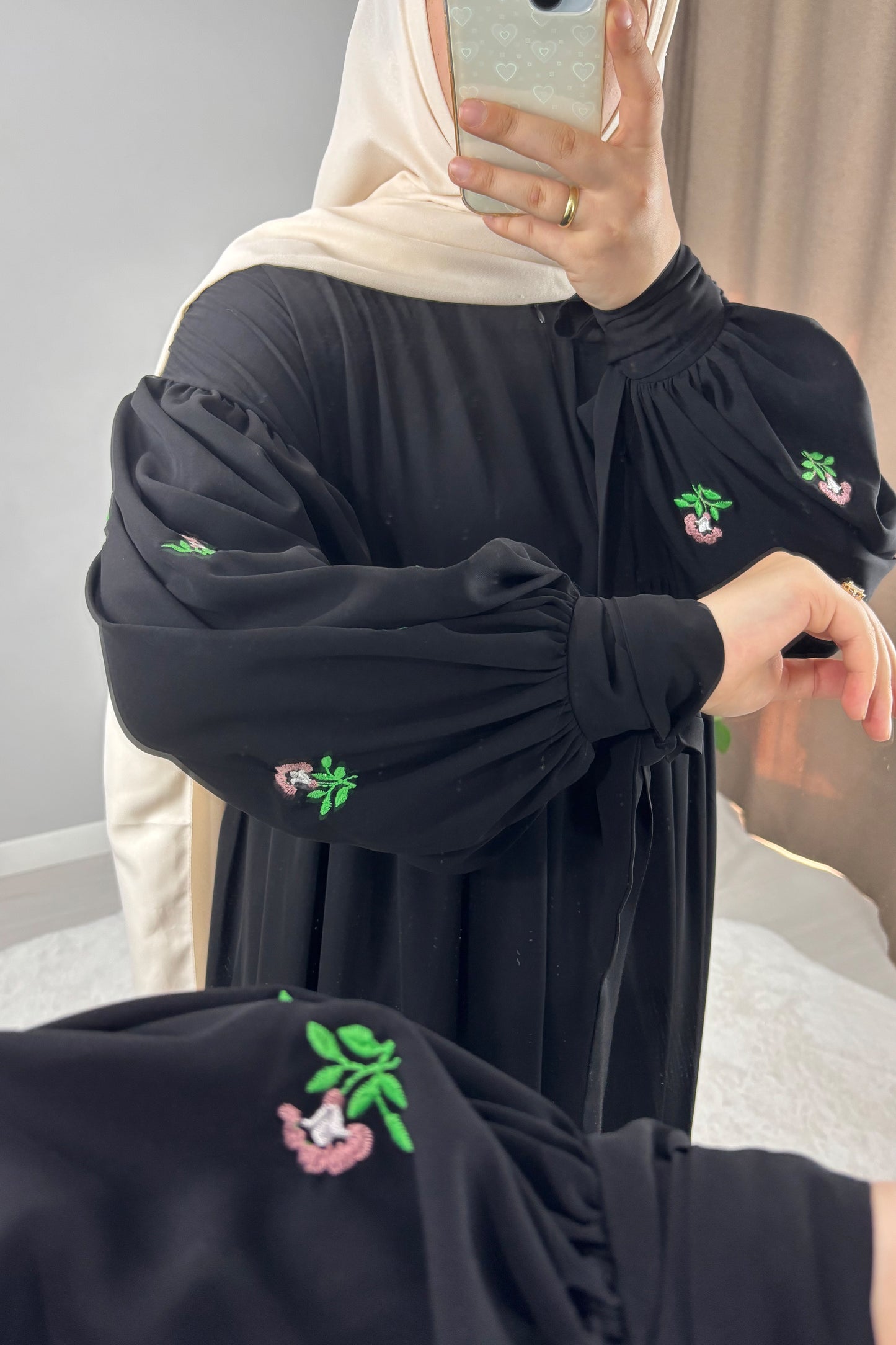 Asel Çiçek Nakışlı Siyah Tesettür Hijab Elbise