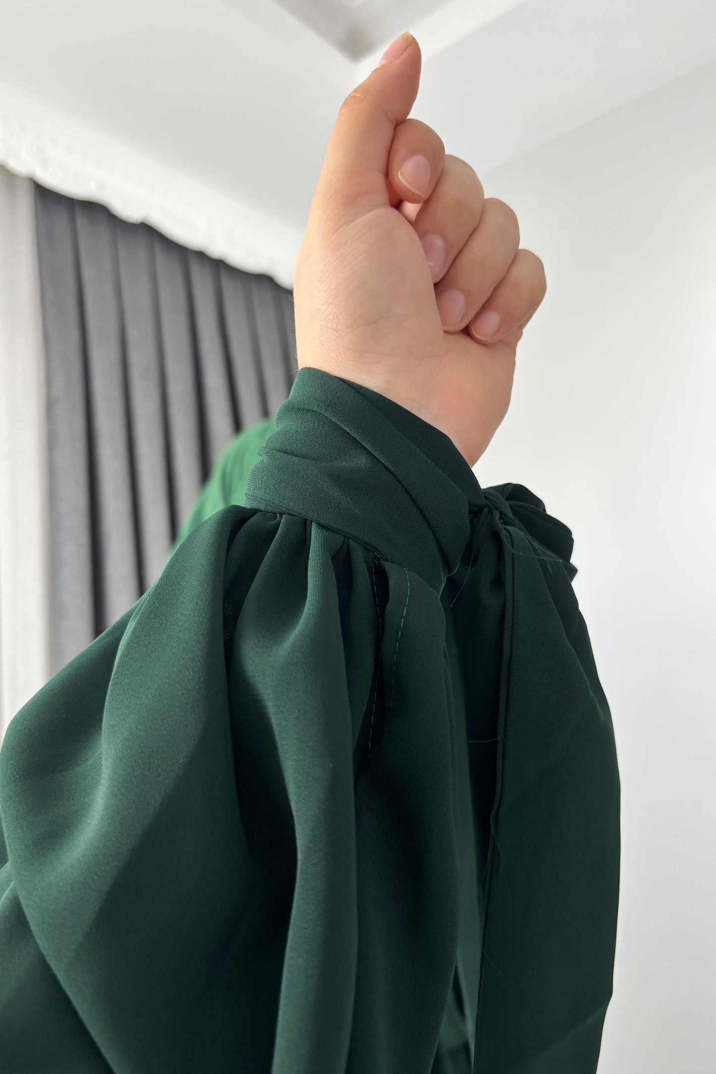 Alya Kol Bağlamalı Zümrüt Yeşil Tesettür Hijab Elbise