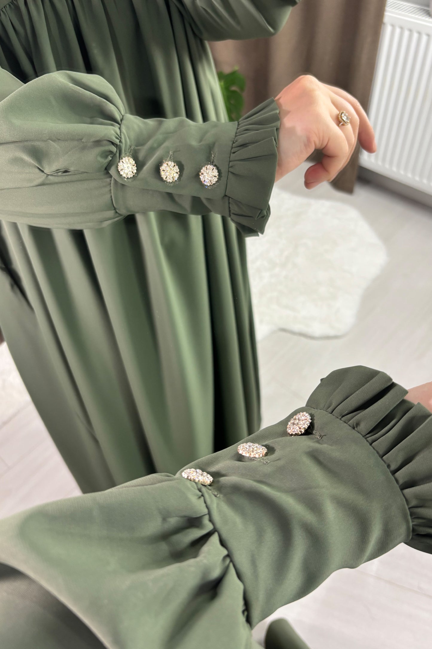 Mira Manşetli Haki Yeşil Tesettür Hijab Elbise