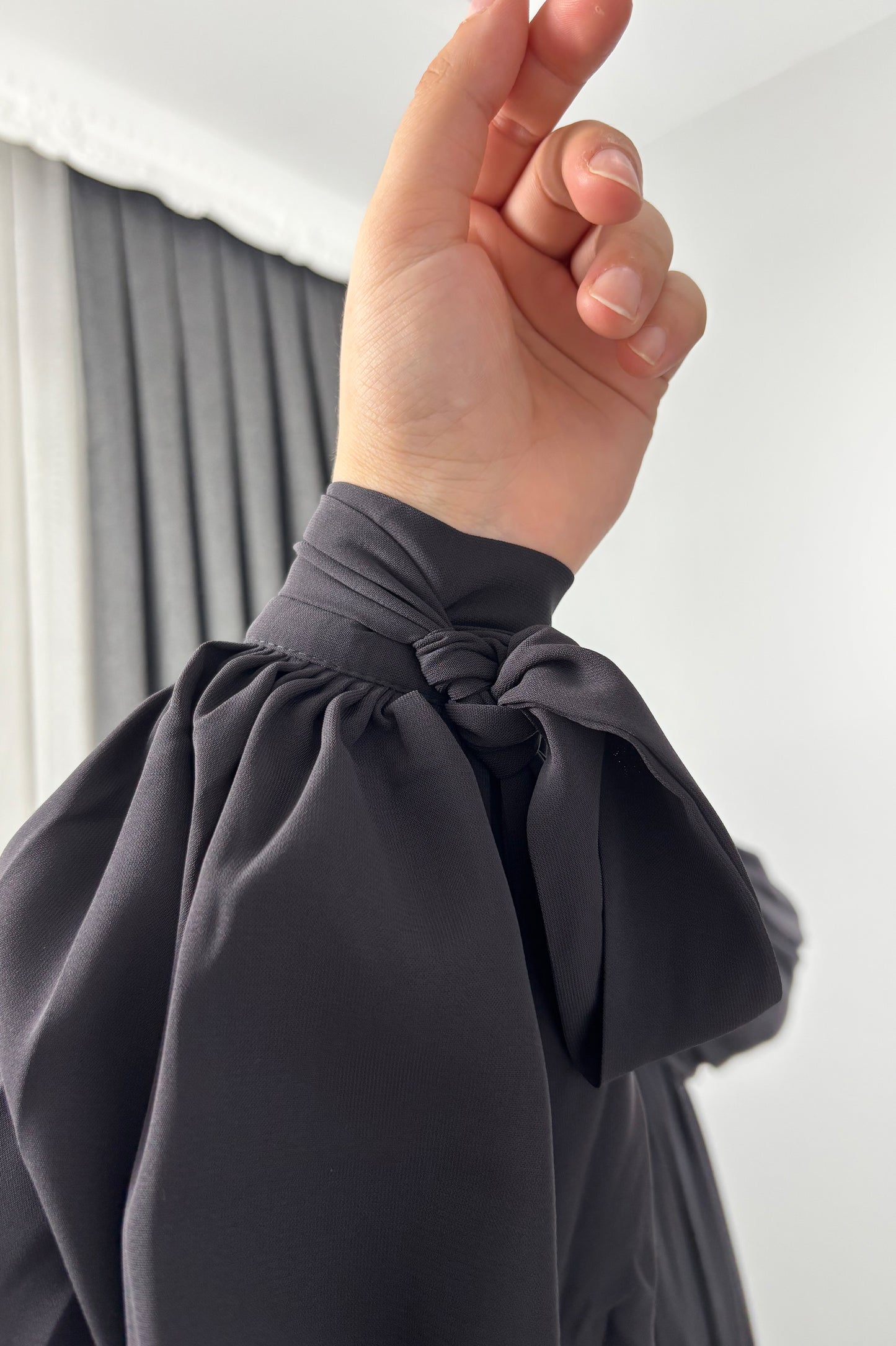 Alya Kol Bağlamalı Füme Tesettür Hijab Elbise